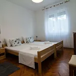 New Renovated 15 Min From On Foot * Pula