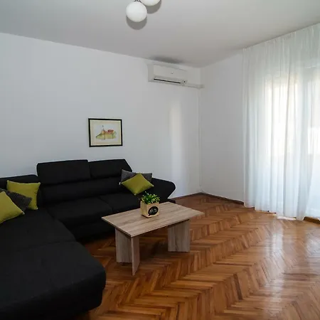 아파트 New Renovated 15 Min From On Foot