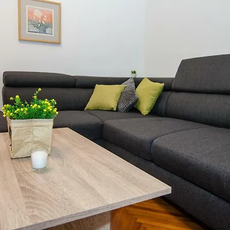 New Renovated 15 Min From On Foot *