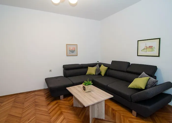 아파트 New Renovated 15 Min From On Foot