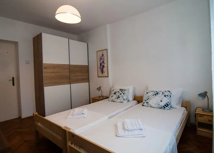 아파트 New Renovated 15 Min From On Foot *