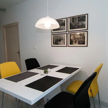 Apartment New Renovated 15 Min From On Foot Pula