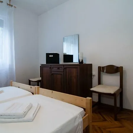 New Renovated 15 Min From On Foot