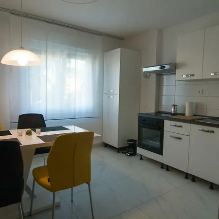 Apartment New Renovated 15 Min From On Foot *