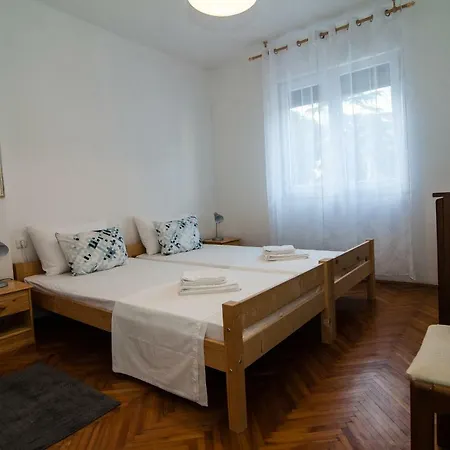 New Renovated 15 Min From On Foot * بولا