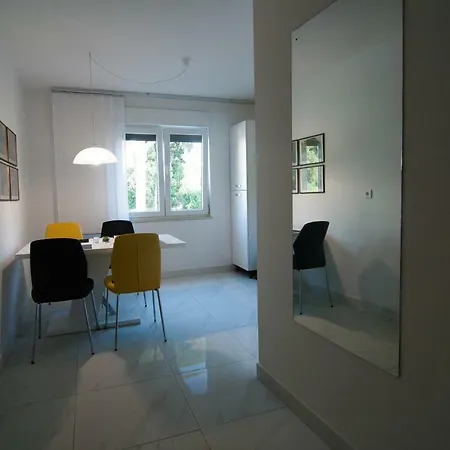 New Renovated 15 Min From On Foot Apartment Pula