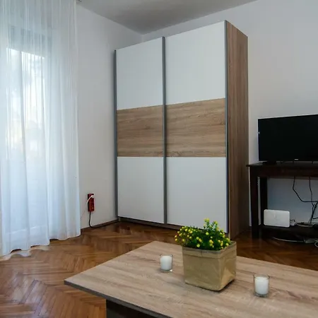 New Renovated 15 Min From On Foot * Pula