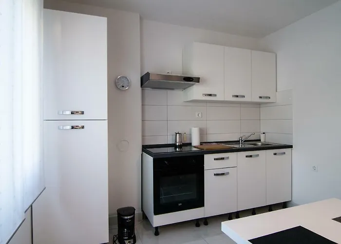 New Renovated 15 Min From On Foot * Pula