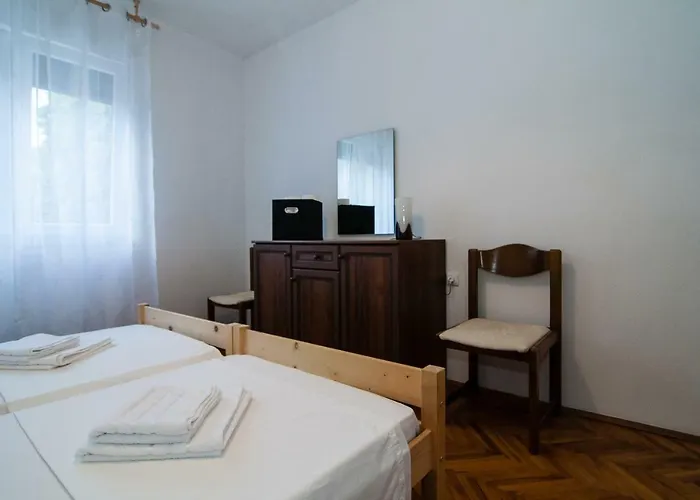 New Renovated 15 Min From On Foot