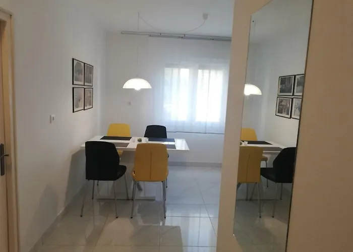 New Renovated 15 Min From On Foot Apartment Pula