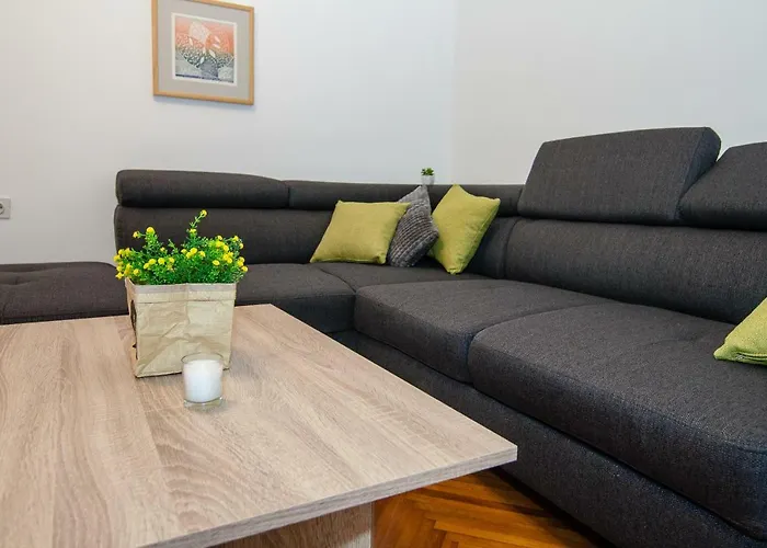 New Renovated 15 Min From On Foot *