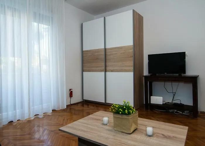 New Renovated 15 Min From On Foot * Pula