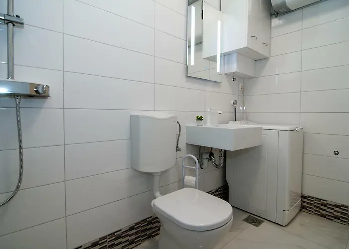 New Renovated 15 Min From On Foot * Pula