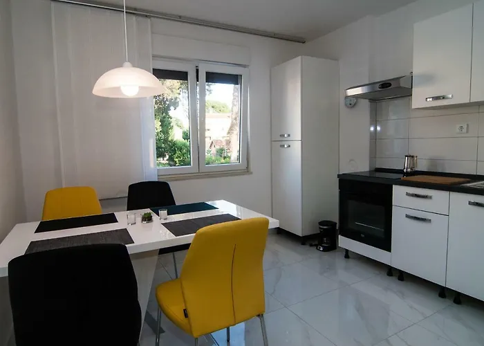 New Renovated 15 Min From On Foot * Pula