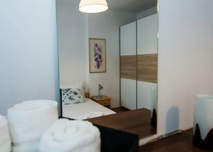 New Renovated 15 Min From On Foot Lejlighed