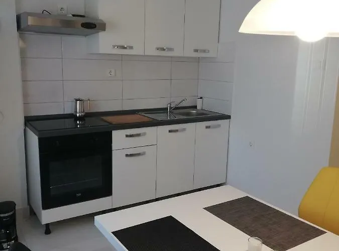 Lejlighed New Renovated 15 Min From On Foot Pula
