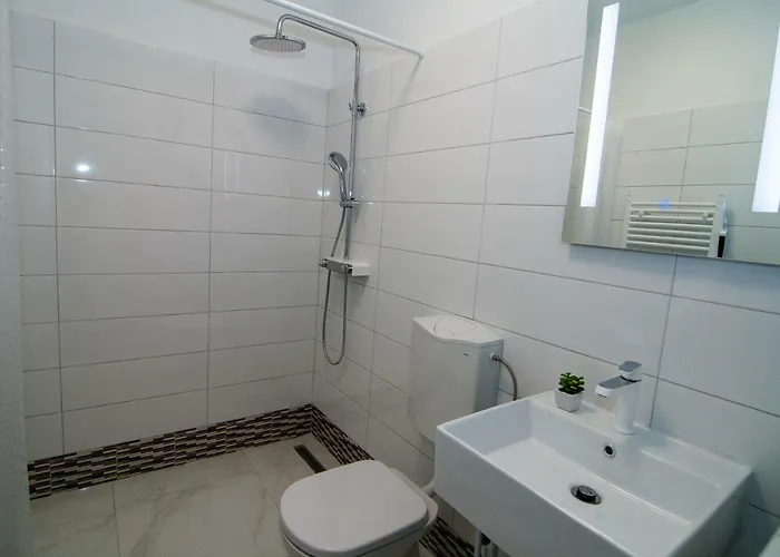 Lejlighed New Renovated 15 Min From On Foot Pula