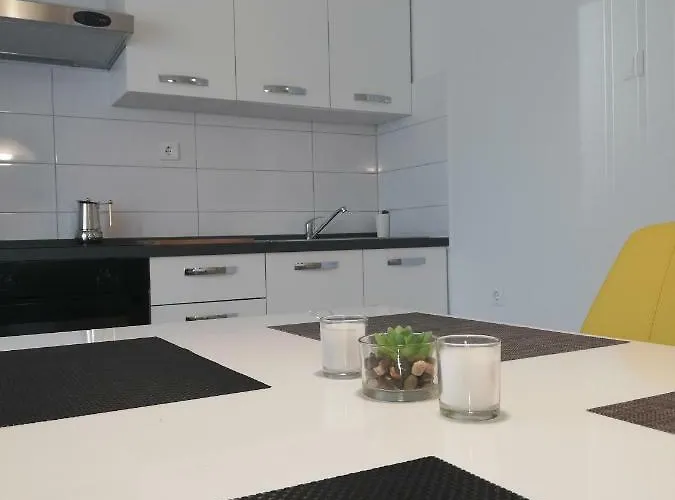 New Renovated 15 Min From On Foot Lejlighed