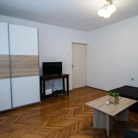 New Renovated 15 Min From On Foot * Pula