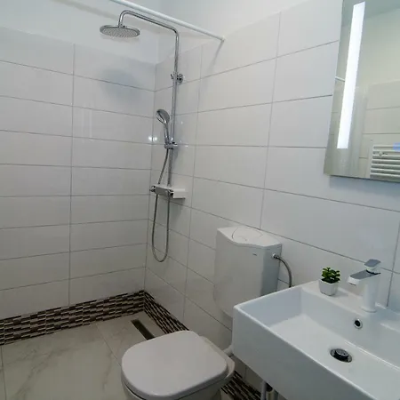 Apartmán New Renovated 15 Min From On Foot Pula